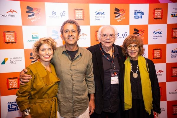 Marcos Pameira, a esposa Gabriela Gastal e os pais dele, cineasta Zelito Viana e a produtora de cinema Vera Maria Palmeira de Paula