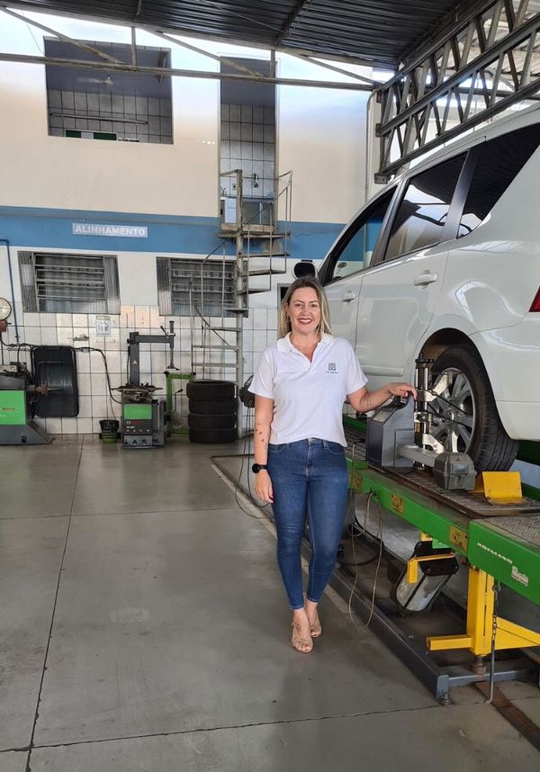 Mulheres ocupam os espaços e assumem o comando de oficinas