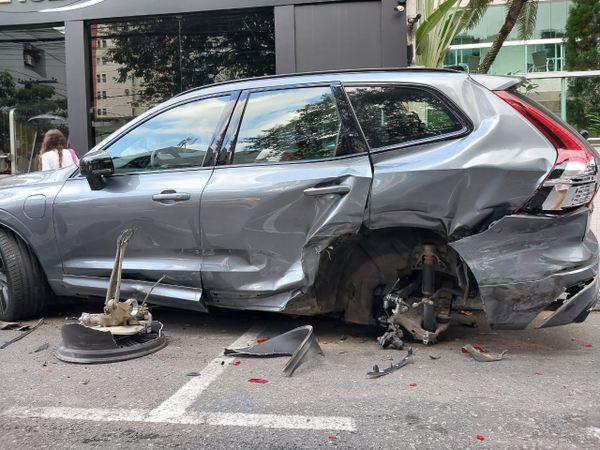 Acidente na Rua Aleixo Netto, em Vitória por Kaique Dias