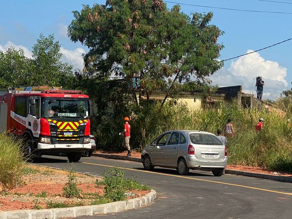 Corpo de Bombeiros foi até o local para desencarcerar a vítima