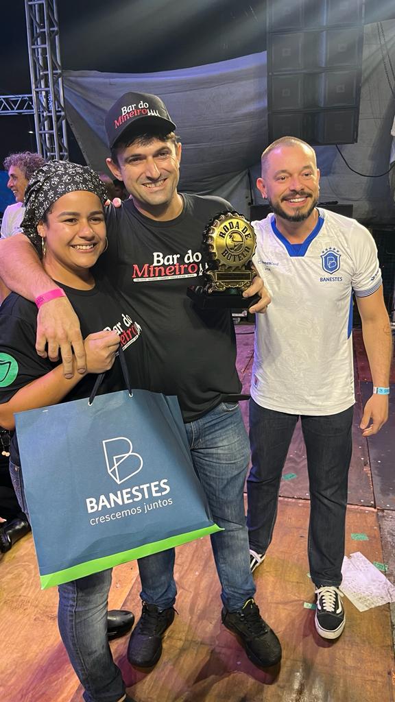Representantes do Bar do Mineiro, boteco vencedor do Roda de Boteco 2023 