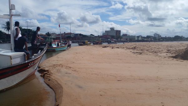 Rio Reis Magos tem um grande banco de areia perto da chegada no mar