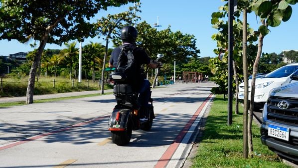 Condutores devem regularizar ciclomotores presencialmente até 31 de dezembro; descumprimento impede circulação nas vias públicas após esse prazo