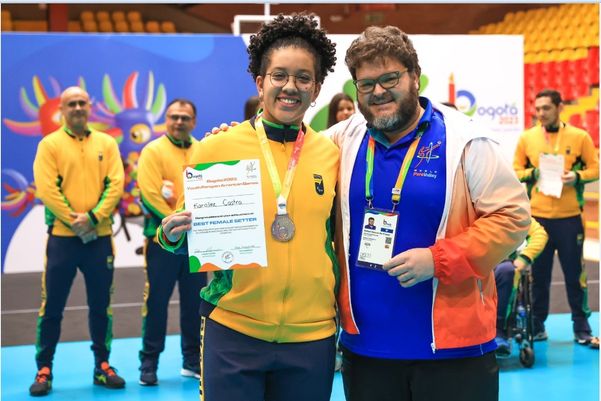 Atleta capixaba conquista ouro no vôlei sentado