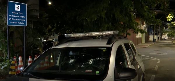 Policial precisou disparar de dentro de viatura para impedir suspeito