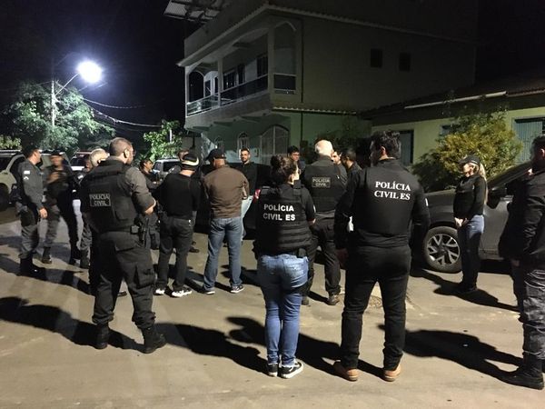 A Polícia Civil de Guaçuí, com apoio da Polícia Militar de Ibatiba, cumpriu mandados de buscas e apreensões nas residências dos suspeitos 