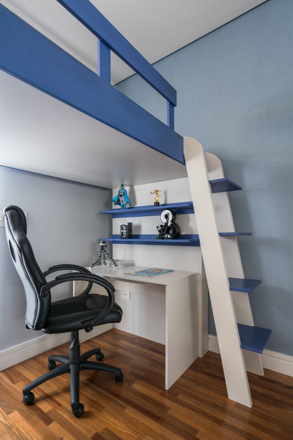 Cadeira gamer em home office – Spaço Interior por Julia Herman
