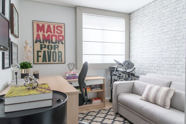 Cadeira gamer em home office – Spaço Interior por Julia Herman