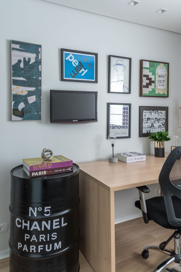 Cadeira gamer em home office – Spaço Interior por Julia Herman