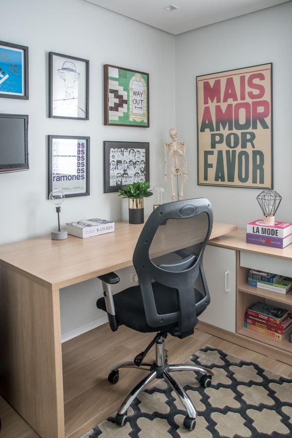 Cadeira gamer em home office – Spaço Interior por Julia Herman