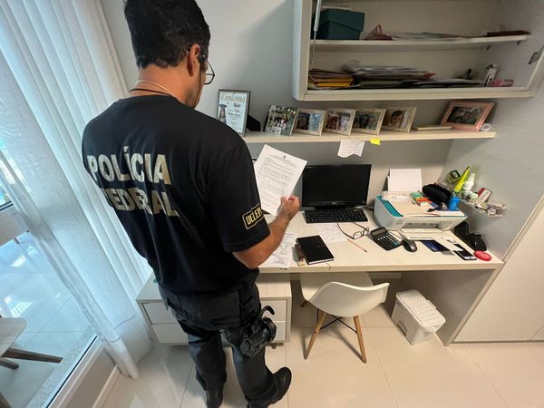 PF cumpre mandados em operação de combate ao contrabando de cigarros no ES por Divulgação | Polícia Federal