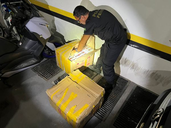 PF cumpre mandados em operação de combate ao contrabando de cigarros no ES por Divulgação | Polícia Federal