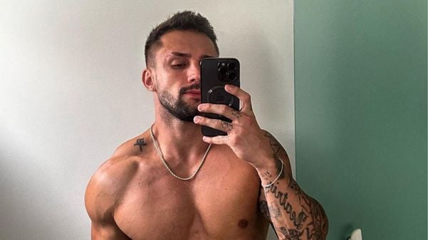 Arthur Picoli completa 29 anos e exibe shape nas redes sociais