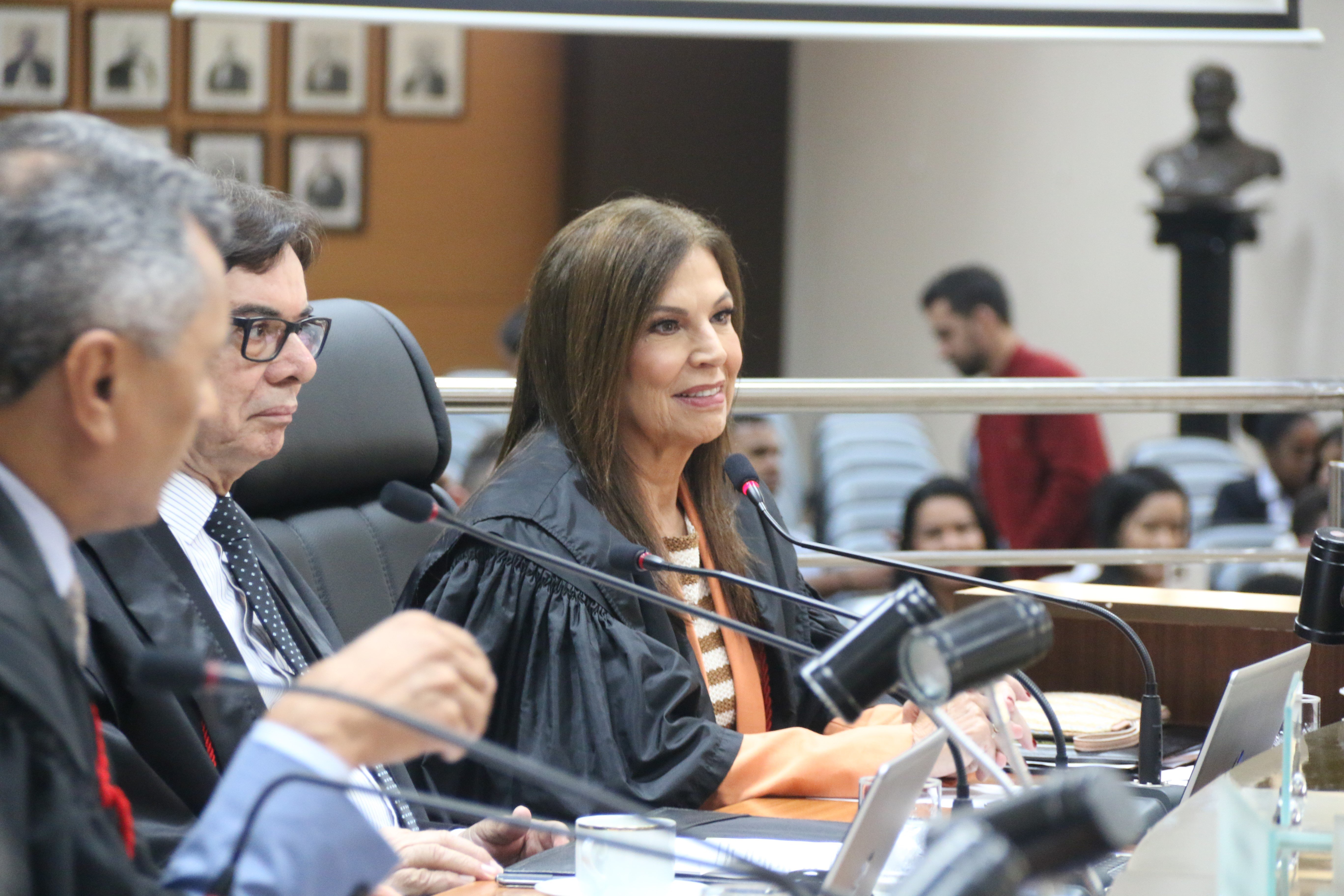 A juíza Débora Maria Ambos Corrêa da Silva foi eleita e tomou posse na vaga aberta com a aposentadoria do desembargador Manoel Alves Rabelo