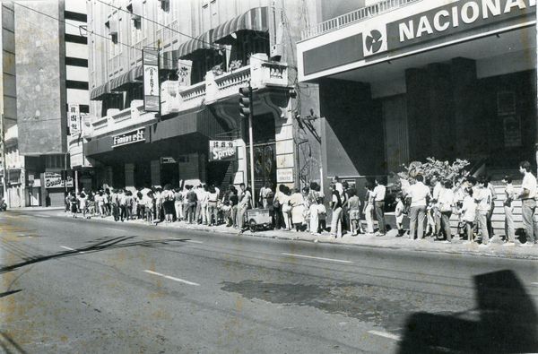 Fila no cine Glória por Jose A Magnago