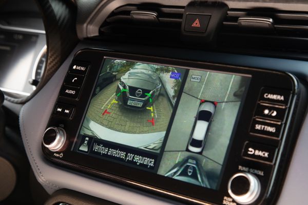 Câmera 306º em todas as versões por Nissan/Divulgação