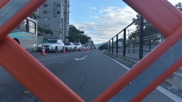 Leitão da Silva tem trânsito intenso após problema com semáforo em Vitória por Ricardo Medeiros