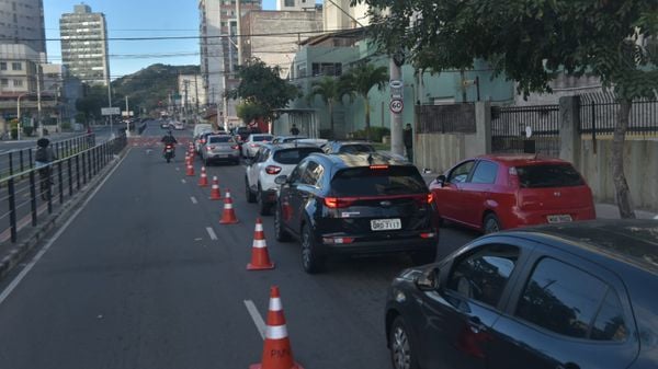 Leitão da Silva tem trânsito intenso após problema com semáforo em Vitória por Ricardo Medeiros