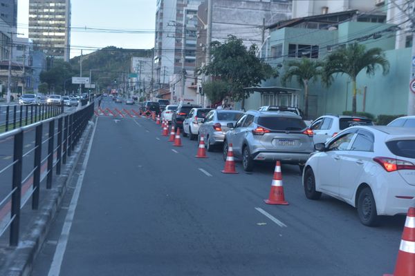 Leitão da Silva tem trânsito intenso após problema com semáforo em Vitória por Ricardo Medeiros