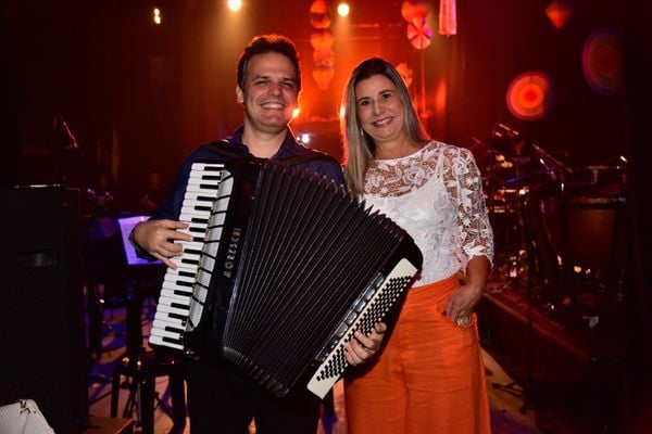 O acordeonista Marcelo Caldi, a diretora da Estação Conhecimento Serra, Ana Angélica Motta