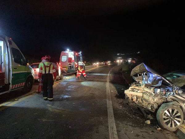 Homem morre e crianças ficam feridas em acidente em Ibiraçu por Divulgação/PRF