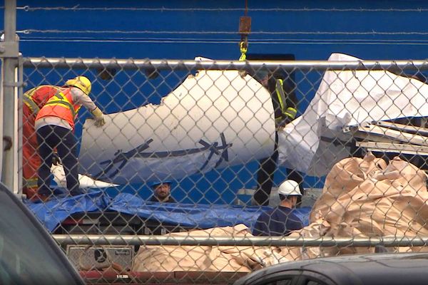 Destroços do submarino Titan, que implodiu no oceano Atlântico enquanto fazia uma expedição ao que restou do Titanic -