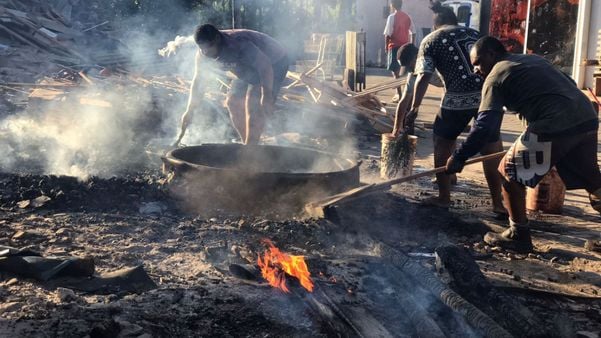 Produção da panela de barro para a maior moqueca do mundo, em 2022 por Divulgação/Prefeitura de Conceição da Barra