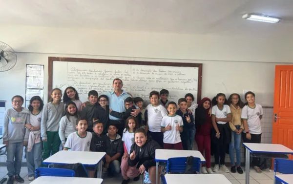 Professor do ES, Jacy Silveira Nunes, de 60 anos, foi homenageado no último dia antes de se aposentar