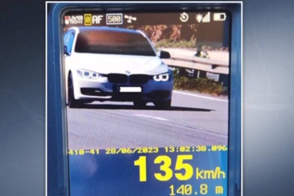 BMW a 135 km/h flagrada pela PRF na BR 101