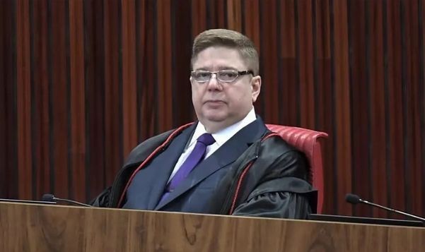 O ministro Raul Araújo 