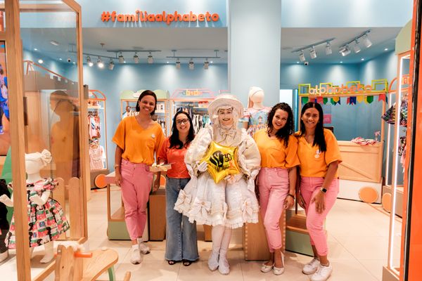 Para celebrar os 30 anos de história, foi realizada uma ação no Shopping Vitória. por Camila Baptistin