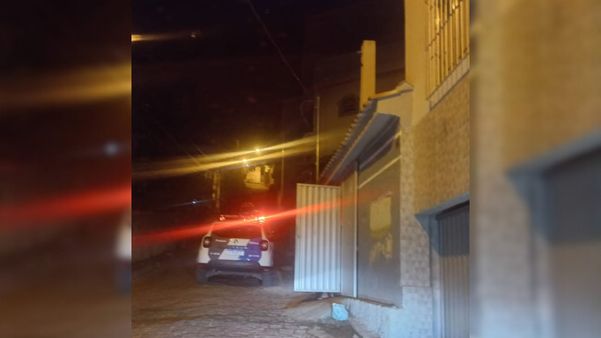 Viaturas da Polícia Militar foram até o local do crime, no bairro Jardim América, em Cachoeiro de Itapemirim 