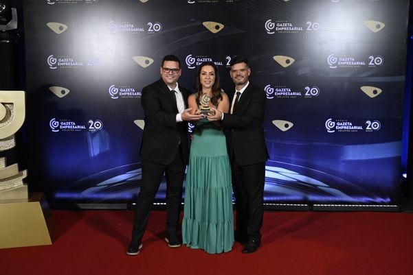 Representantes do Cartão de Todos, vencedores do Programa Gazeta Empresarial 2023 de Colatina. por Programa Gazeta Empresarial