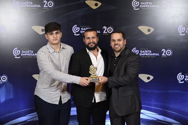 Representantes do Oba, vencedores do Programa Gazeta Empresarial 2023 de Colatina. por Programa Gazeta Empresarial