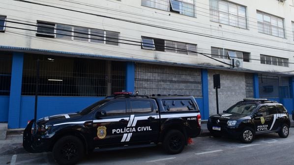 Roberto Zatta dos Santos, de 54 anos, estava com três peças de salame e uma de queijo, avaliados em R$ 74,67; ele alegou ser servidor para tentar escapar