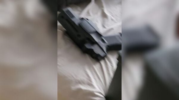 Arma Glock utilizada pelo homem preso em operação em Vitória