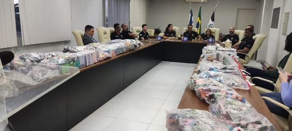 Cigarros e itens apreendidos durante Operação Vapor, na Grande Vitória