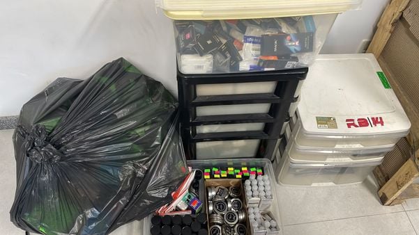 Cigarros e itens apreendidos durante Operação Vapor, na Grande Vitória por Reprodução | Polícia Civil