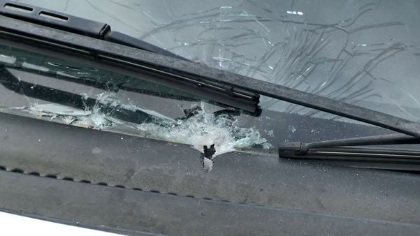 Um dos tiros atingiu um carro por Ronaldo Rodrigues