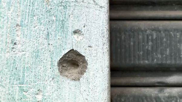 Marca de tiro em muro por Ronaldo Rodrigues