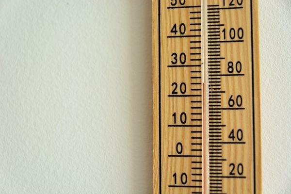 Termômetro marcando 22°C, temperatura
