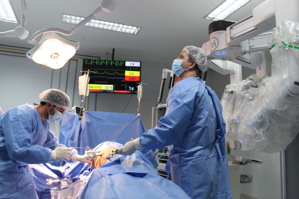 Sala de cirurgia robótica do Hospital Meridional