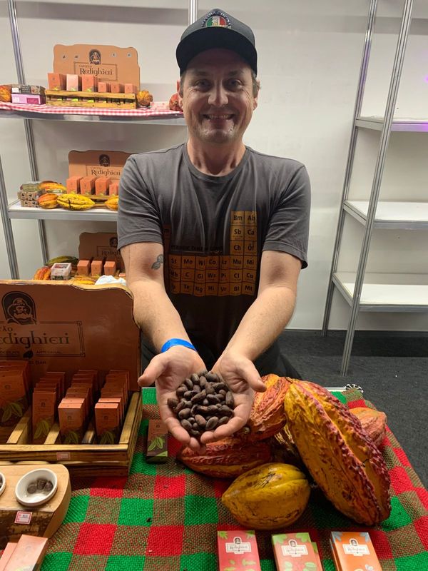 É possível até tocar em grãos de cacau no Fest Gastronomia