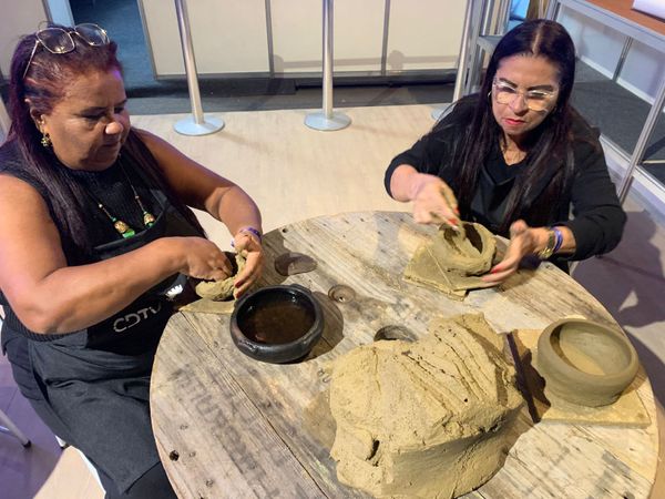 Paneleiras produzindo panelas ao vivo no Fest Gastronomia