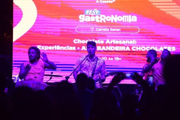 Amaro Lima encerra a segunda noite do Fest Gastronomia com o show "Noite Manimal", na nova área de eventos do Álvares Cabral por Carlos Alberto Silva