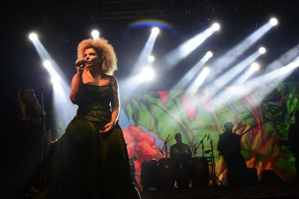 Vanessa da Mata apresenta a turnê "Vem Doce", no 2º dia do Fest Gastronomia, na área de eventos do Álvares Cabral por Carlos Alberto Silva