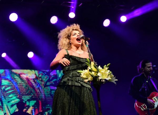 Vanessa da Mata apresenta a turnê "Vem Doce", no 2º dia do Fest Gastronomia, na área de eventos do Álvares Cabral por Carlos Alberto Silva