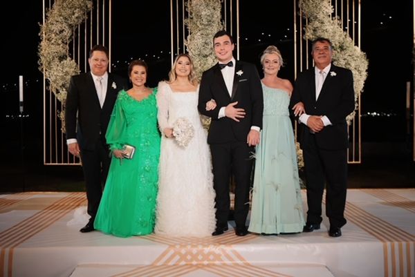 Gilberto e Rossana Lopes, pais da noiva Isis e Eloise e Marco Mion, pais do noivo, Bruno