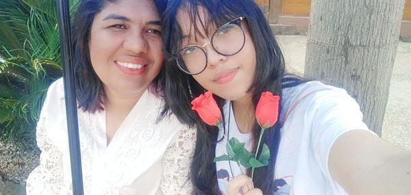 Universitária Jéssica Fernanda Glicério Borges, 20 anos e sua mãe Maria Santa Glicério, 44 anos