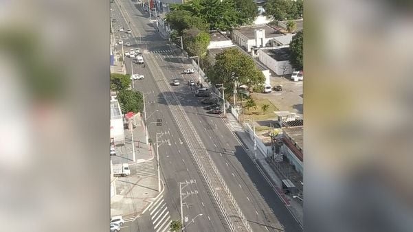 Policiamento na Leitão da Silva durante a tarde desta segunda-feira (10)